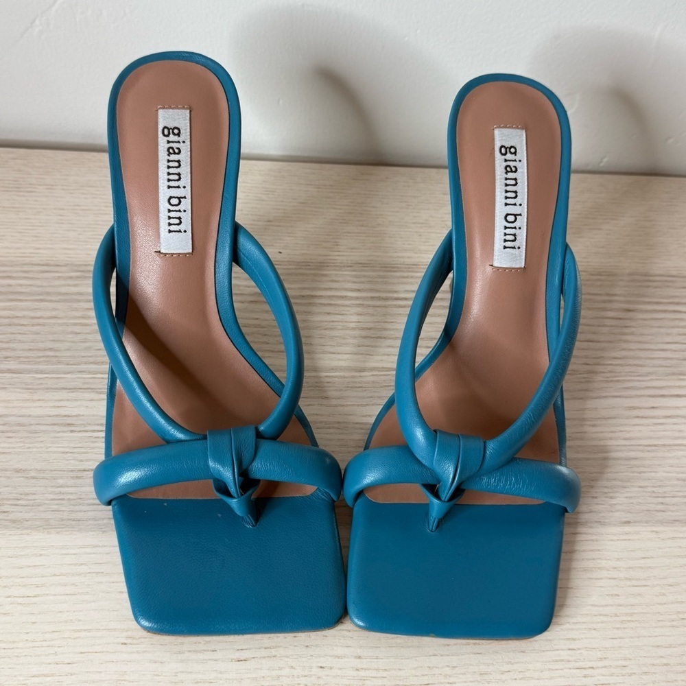 Gianni Bini Bement Leather Tubular Thong Dress Mules size 8 blue